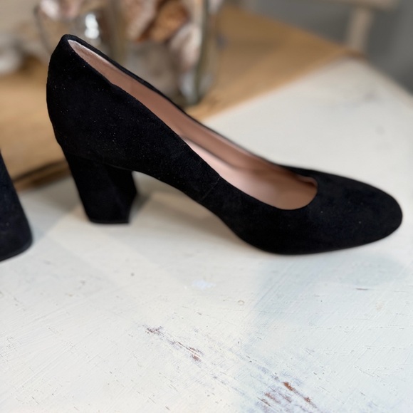 Kelly & Katie Classic Black Heels - Picture 3 of 12